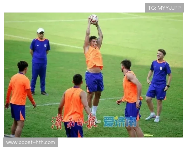 足球明星激情冲向观众席与球迷互动瞬间引爆全场热情